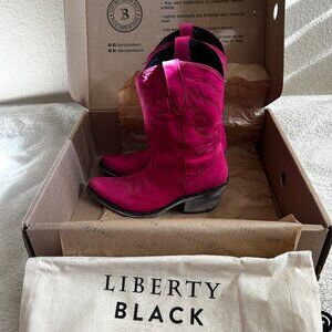 Liberty Black Sienna Boots - Size: 8.5 - Like New